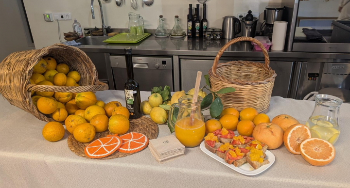 Pa amb oli y zumo con naranjas de Sóller en la Pa amb oli en la Cooperativa Agrícola Sant Bartomeu de Sóller