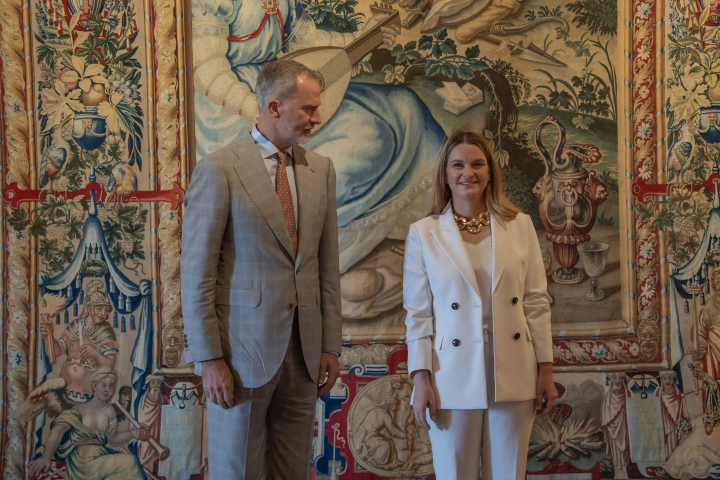 Felipe VI y Marga Prohens en su audiencia a la presidenta de Illes Balears en el palacio de la Almudaina de Palma, Mallorca