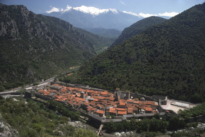 alt="alt="Villefranche-de-Conflent, dans les Pyrénées-Orientales, France.""
