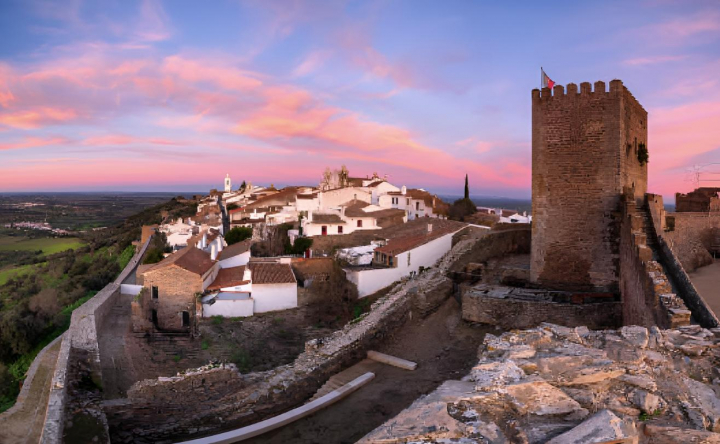 alt="alt="Una vista desde el castillo de Monsaraz en Portugal""