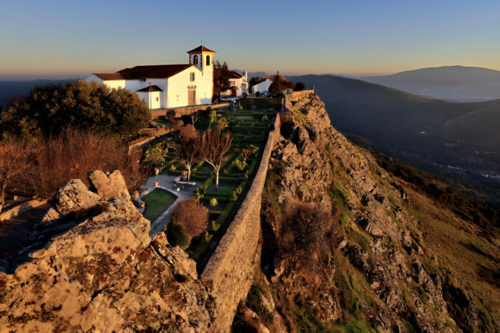 alt="alt="Una vista aérea del pueblo Marvão en Portugal""