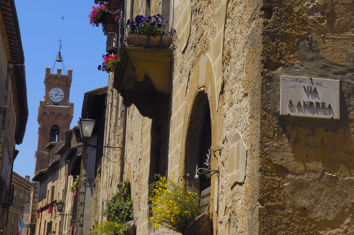 alt="alt="Pienza, Val d'Orcia, Orcia Valley, UNESCO world heritage site, Siena Province, Tuscany, Italy. (Photo by: Education Images/Universal Images Group via Getty Images)""