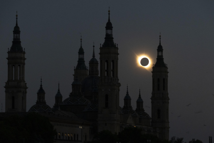 alt="alt="El eclipse ha dejado estas espectaculares vistas en Zaragoa.""