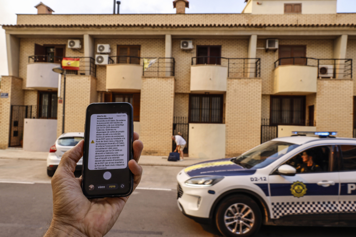 alt="alt="Mensaje de alerta enviado a teléfonos móviles por Protección Civil.""