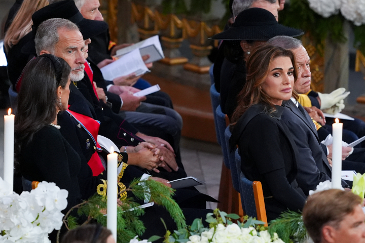 Los reyes Felipe y Letizia y Abdalá y Rania de Jordania en el funeral de Harald de Noruega