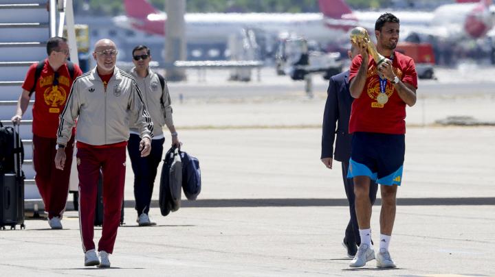 Rodri y De la Fuente, a su llegada a Barajas