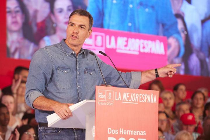 Pedro Sánchez, presidente del Gobierno y candidato del PSOE a la reelección, durante un mitin en Sevilla.