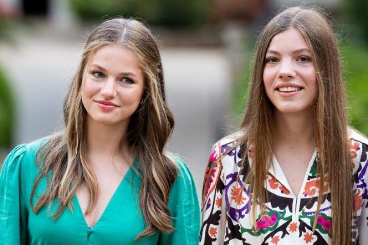 Leonor y Sofía en los jardines de Alfabia de Mallorca el pasado 31 de julio.