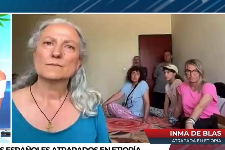 Los españoles atrapados en Etiopía siendo entrevistados por Marta Flich en 'Todo es Mentira'.