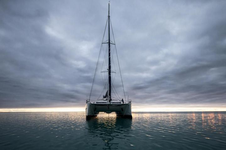 Imagen de archivo de un catamarán.