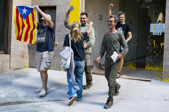 La jueza de Solsona (Lleida) ha decretado libertad provisional para los cuatro detenidos acusados de querer boicotear la Vuelta ciclista a su paso por Cataluña.