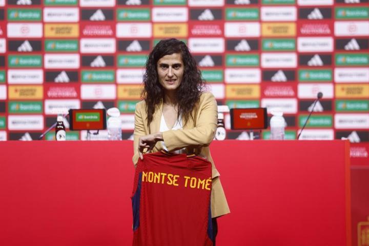 Presentación de Montse Tomé como seleccionadora femenina