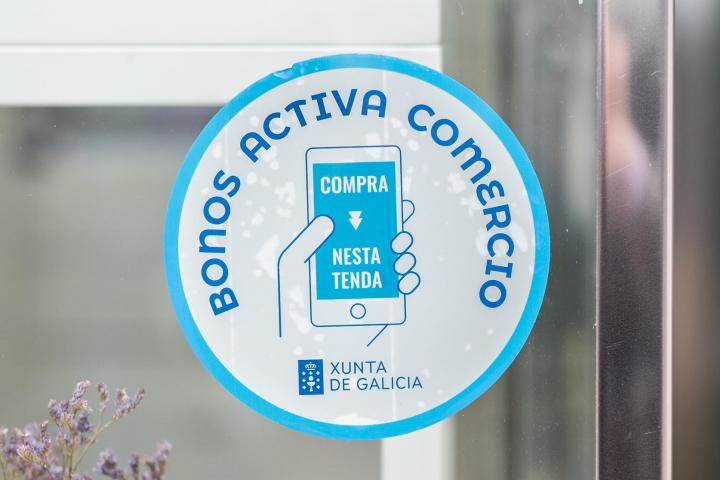 Distintivo del 'Bono Comercio' que los comercios gallegos adheridos deben colocar en sus establecimientos.