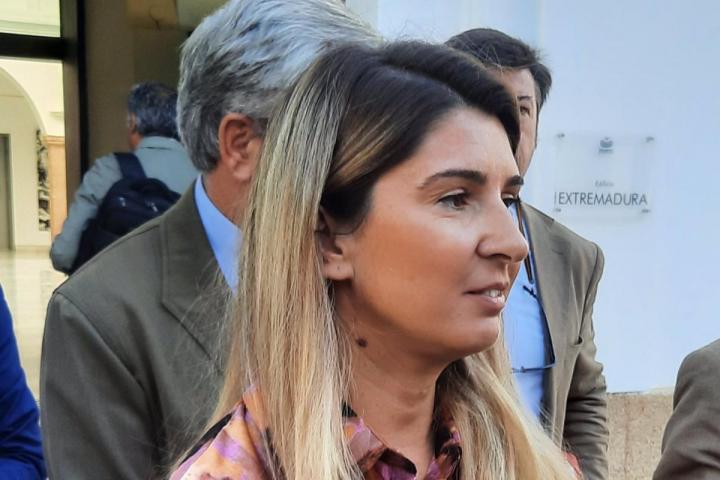 Camino Limia, a la salida de la Asamblea de Extremadura