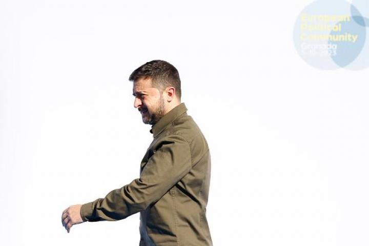 El presidente ucraniano, Volodímir Zelenski, a su llegada a la cumbre de la Comunidad Política Europea, foro que se desarrolla en Granada (España).