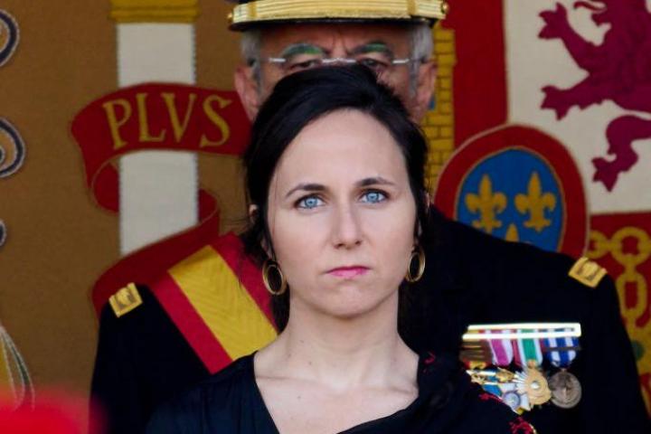 Ione Belarra, con un pañuelo palestino en el desfile por el Día de la Hispanidad