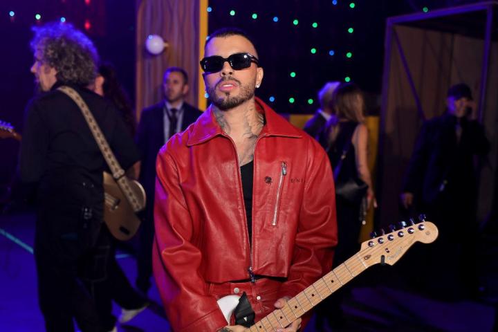 Rauw Alejandro, en el backstage de los Latin Grammy 2023, después de su actuación.