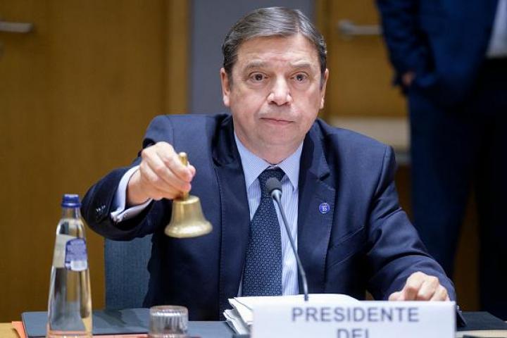 Luis Planas, ministro de Agricultura, Pesca y Alimentación, durante la mesa de negociación de cuotas pesqueras.