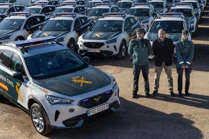 El Cupra Formentor entregado a la Guardia Civil.