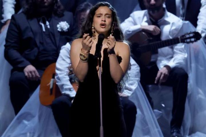Rosalía durante su actuación en la gala de los Latin Grammy el pasado 16 de noviembre.