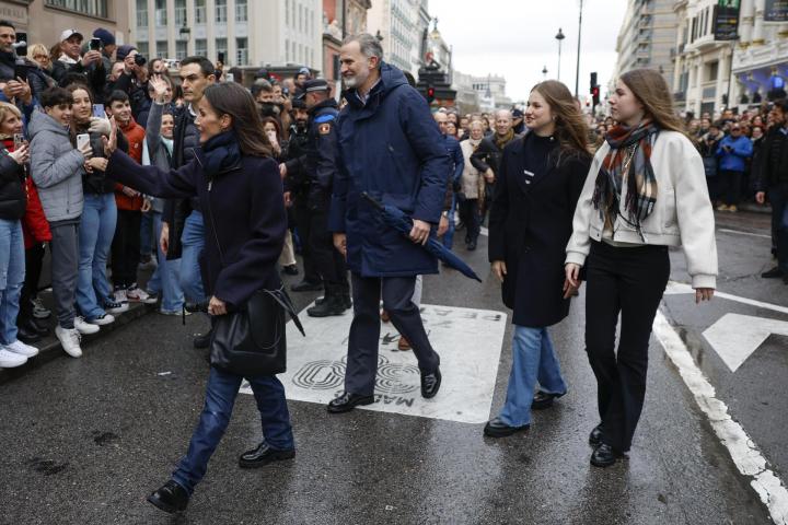 Llegada de los reyes junto a sus hijas a la procesión de Madrid.