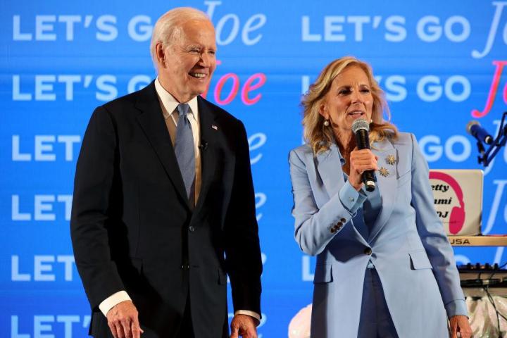 Jill Biden, junto a su marido tras el debate del pasado jueves