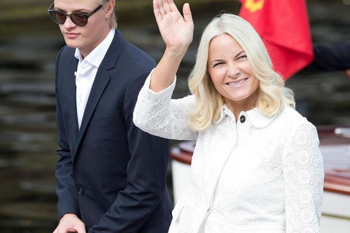 Mette-Marit de Noruega y su hijo, Marius, fotografiados el 23 de junio de 2016 en Trondheim.
