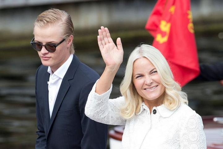 Mette-Marit de Noruega y su hijo, Marius, fotografiados el 23 de junio de 2016 en Trondheim.
