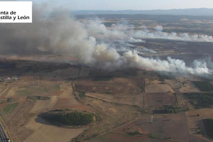 Incendio forestal de Castrillo de los Polvazares (Astorga, León).