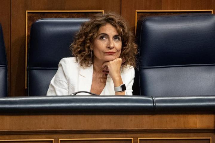 La vicepresidenta primera y ministra de Hacienda, María Jesús Montero, en la última sesión de control al Gobierno.