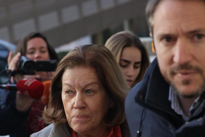 Natalia Figueroa y Manuel Martos, este miércoles al ir a visitar a Raphael en el hospital.