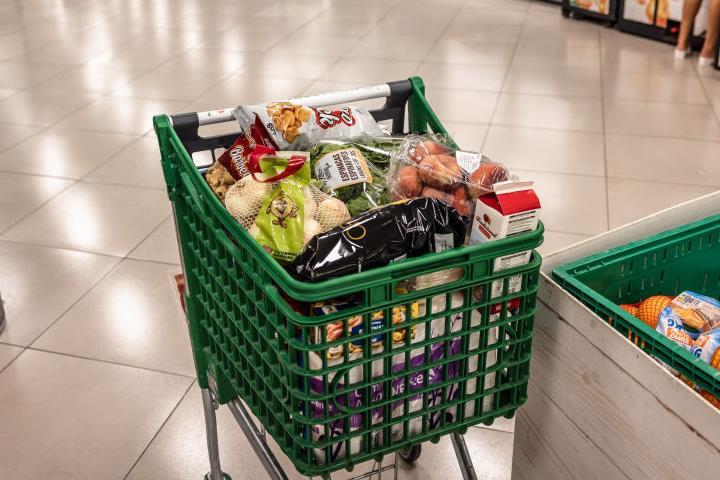 Un carro del Mercadona, lleno