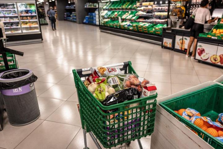 Un carro del Mercadona, lleno