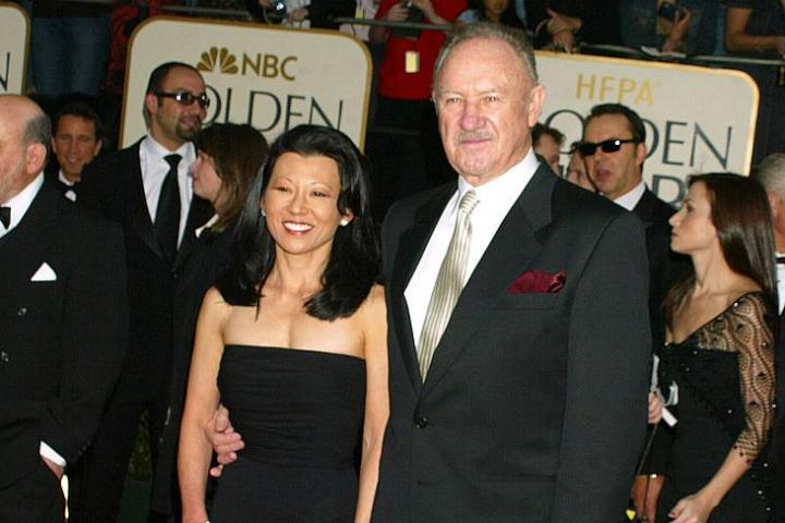 Gene Hackman y Betsy Arakawa, en los Globos de Oro de 2003.