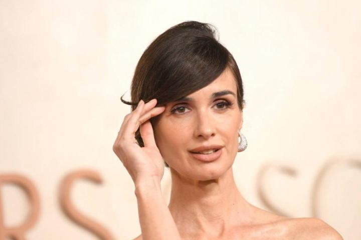 Paz Vega durante la alfombra roja de la gala de los Oscar 2025