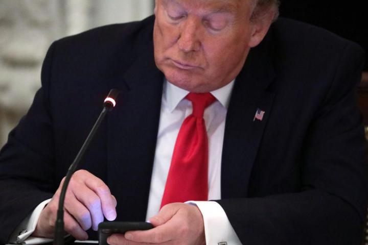 Donald Trump, al teléfono en la Casa Blanca