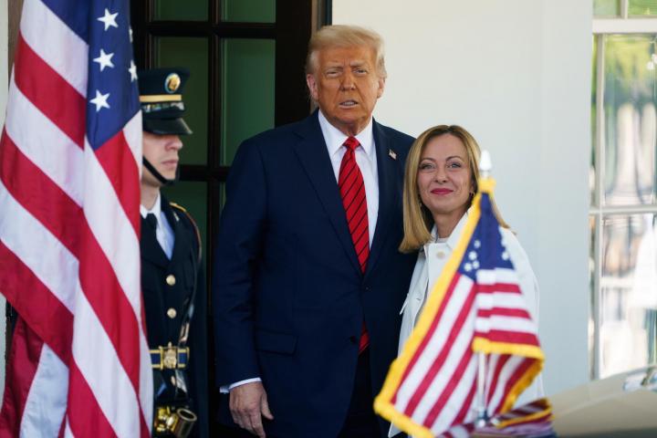 El presidente de EEUU, Donald Trump, junto a la primera ministra italiana, Giorgia Meloni, este jueves 17 de abril en la Casa Blanca