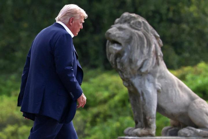 El presidente de Estados Unidos, Donald Trump, en los jardines de la Casa Blanca