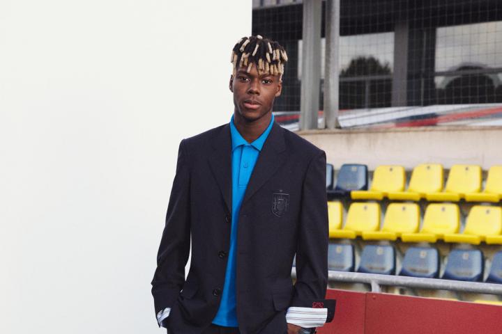 Nico Williams, con el traje de Loewe