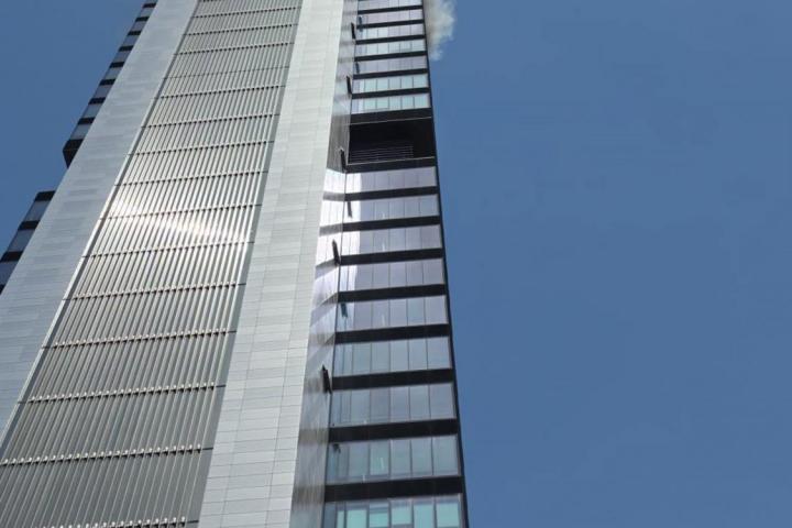 alt="alt="Incendio en la Torre Moeve de Madrid""