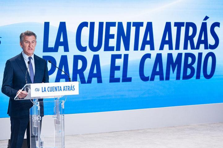 MADRID, SPAIN - JULY 22: The leader of the Popular Party, Alberto Nuñez Feijoo, appears before the media to take stock of the political year at the PP’s national headquarters on 22 July 2026 in Madrid, Spain. Feijoo has focused on corruption and criticised Pedro Sanchez’s administration. The PP is taking stock of the political situation just as the third anniversary of the 23 June elections approaches. (Photo By Cesar Vallejo Rodriguez/Europa Press via Getty Images)