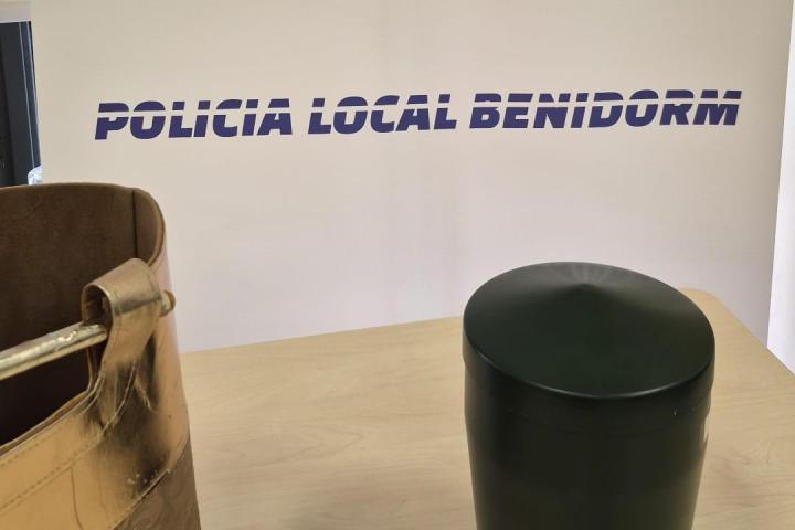 Fotografía de la urna funeraria encontrada en un supermercado de Benidorm.