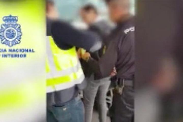 Detenidos tres hombres por violar en grupo a una joven de 19 años