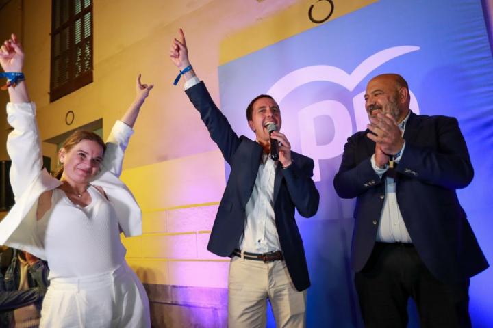 Jaime Martínez, candidato del PP a la Alcaldía de Palma, en el centro.