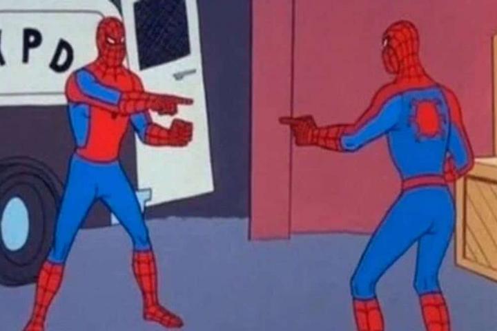 Uno de los famosos memes de los spiderman.