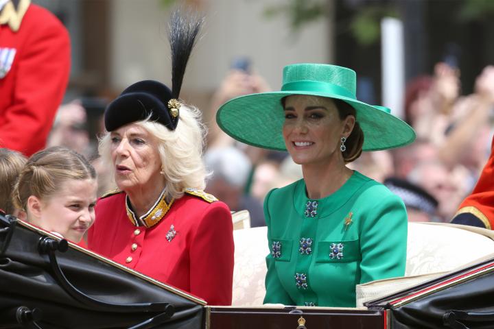 Kate Middleton y la reina Camila durante el desfile del Trooping The Colour 2023