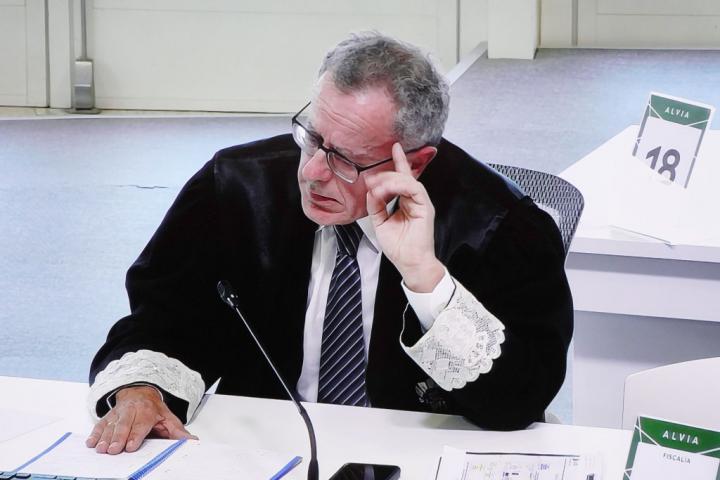 Mario Piñeiro, fiscal en el juicio por el accidente ferroviario del Alvia en Angrois (Santiago Compostela); durante una de las sesiones del macrojuicio.