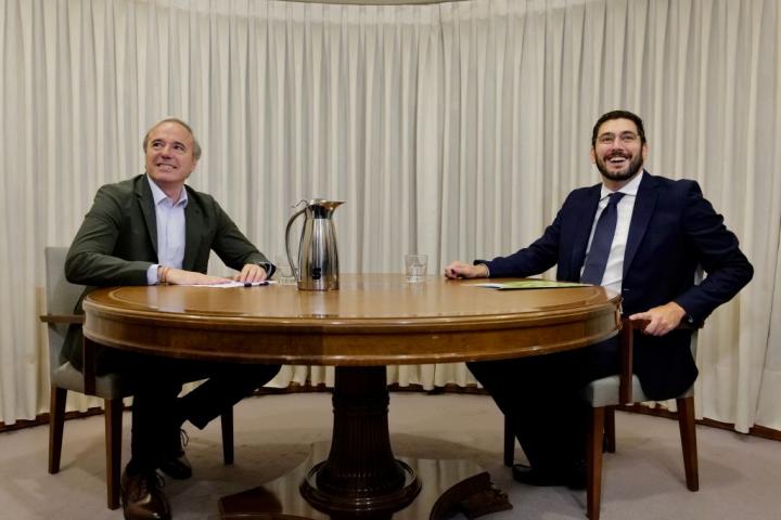Jorge Azcón (izda) del PP junto a Alejandro Nolasco (Vox) en una reunión de hace una semana.