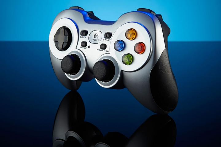 Mando Logitech F710 de 2015, modelo empleado en el submarino Titan.