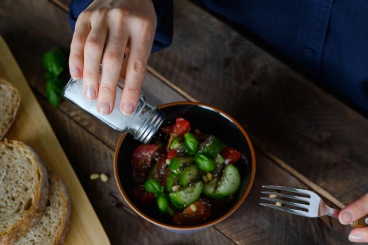 Los españoles consumen una media de 10 gramos de sal al día